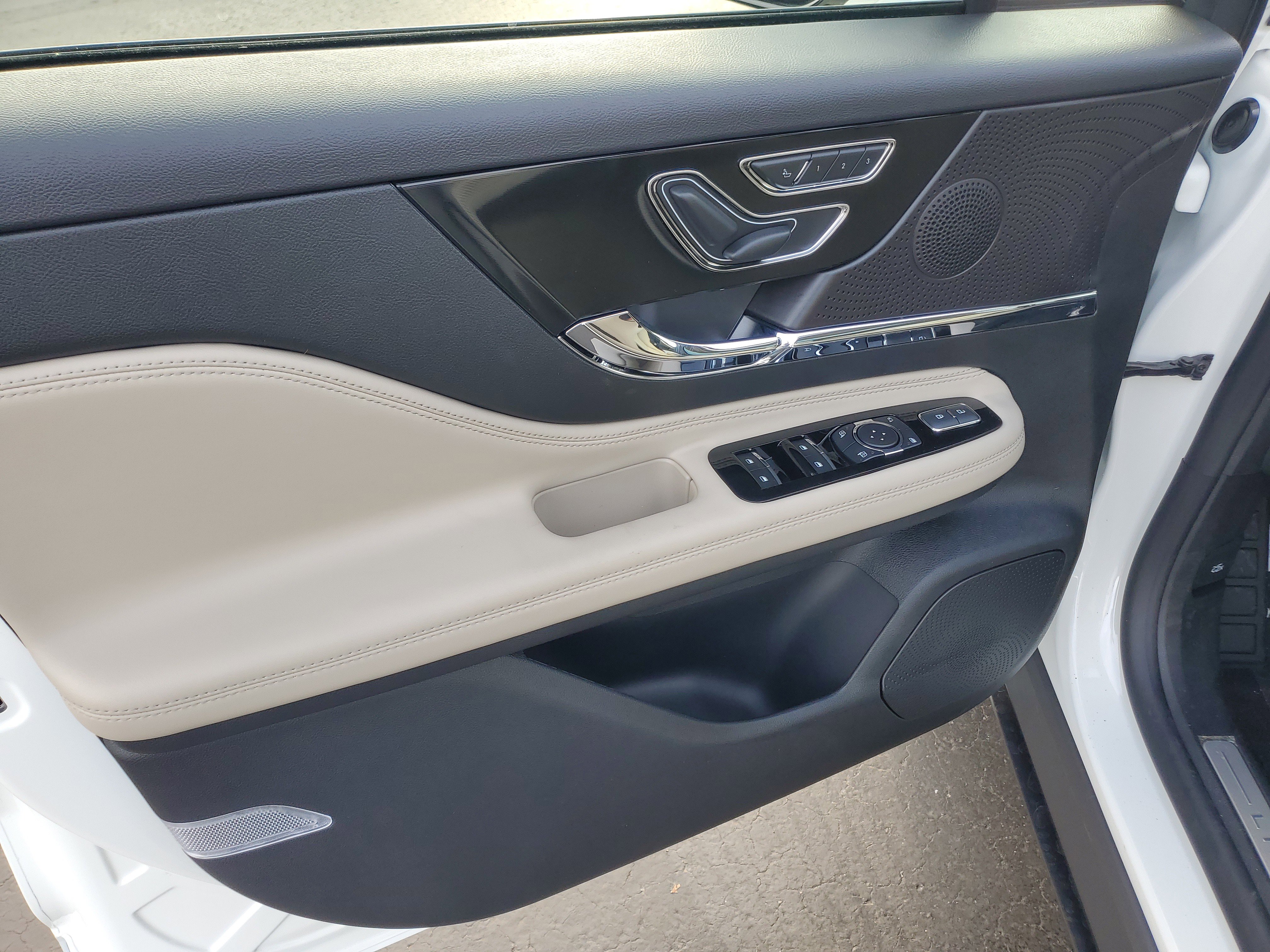 New 2026 Lincoln Corsair Reserve w/ Jet Appearance Package image 8