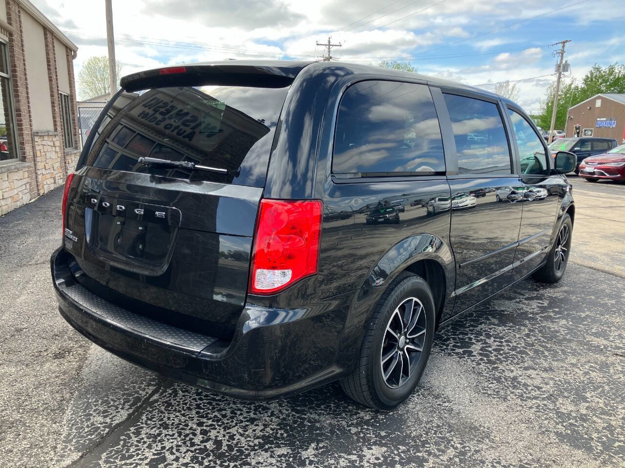 Used 2017 Dodge Grand Caravan SE FWD image 3