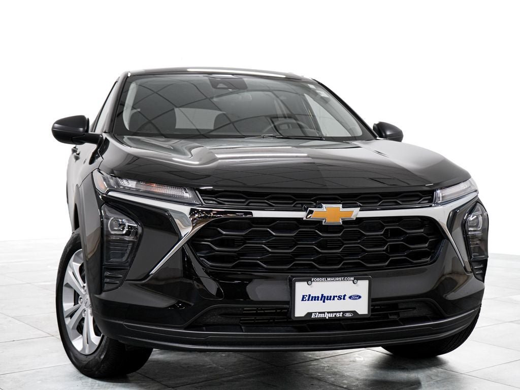 Used 2025 Chevrolet Trax LS FWD image 3
