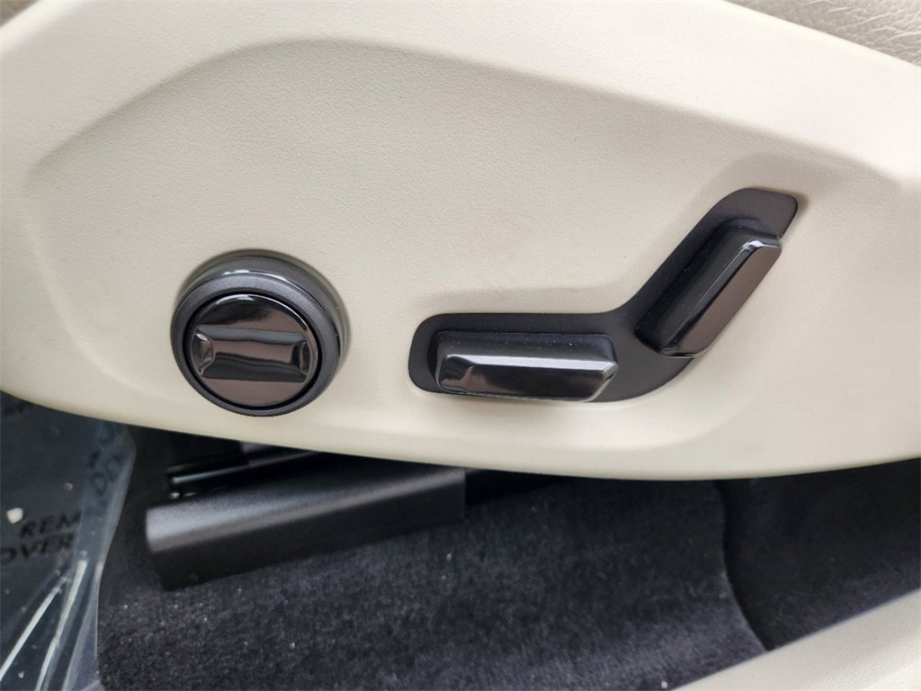 New 2025 Volvo XC60 B5 Plus w/ Protection Package Premier image 8