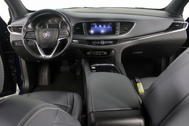Used 2022 Buick Enclave Essence image 9