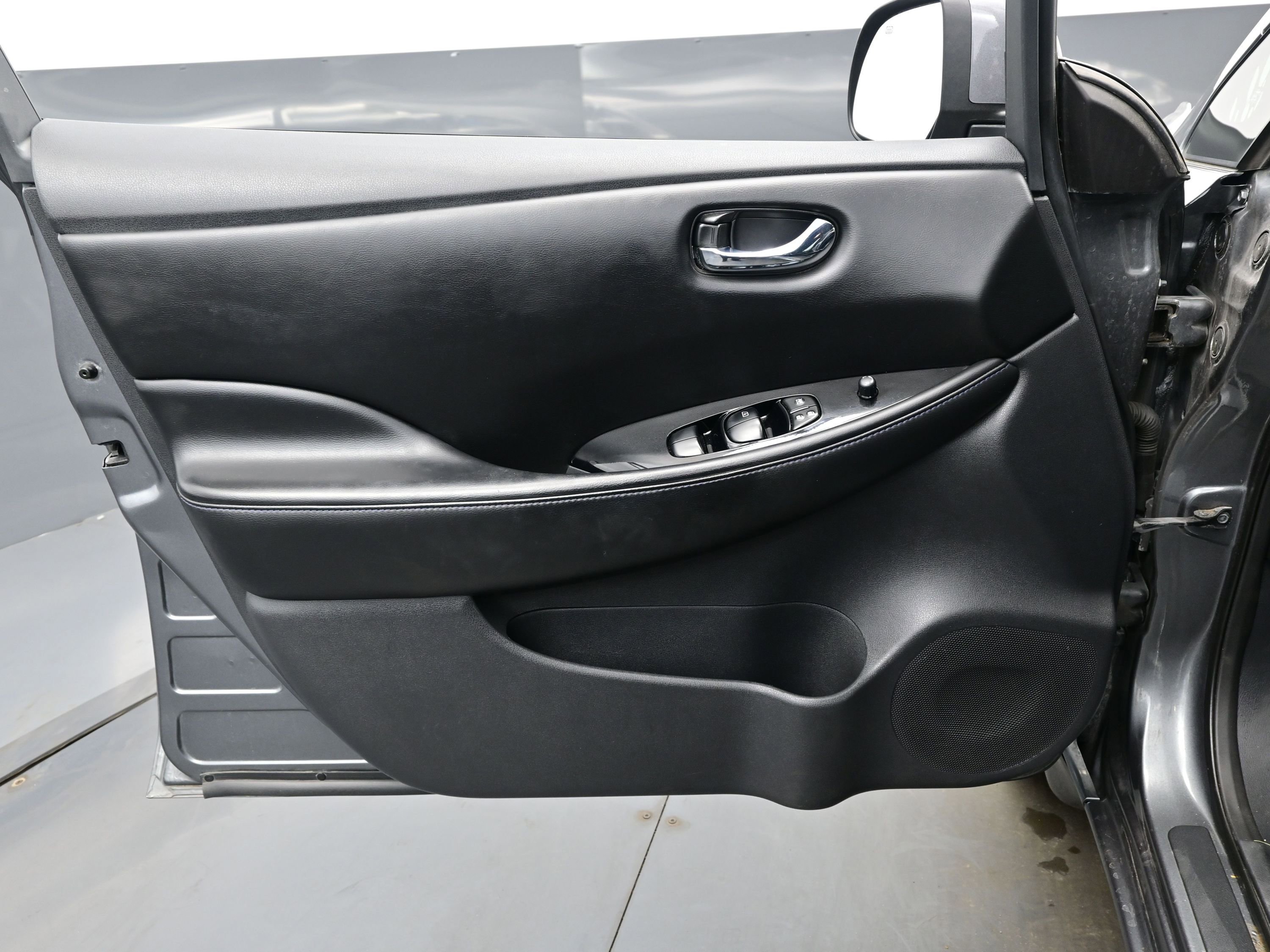 Used 2014 Nissan Leaf SL image 9