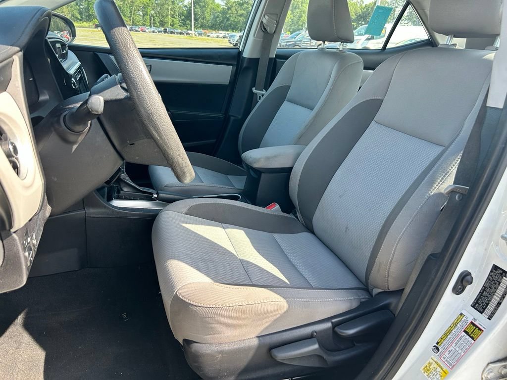 Used 2019 Toyota Corolla LE FWD image 2