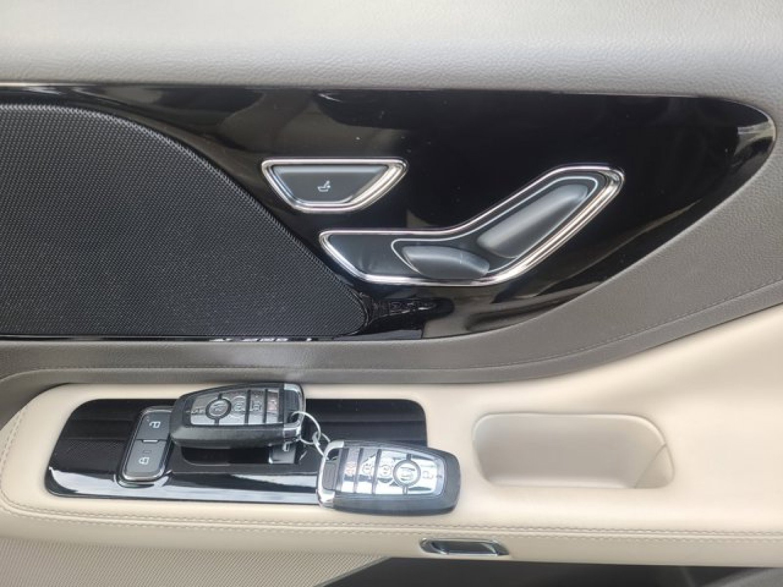 Used 2021 Lincoln Aviator AWD w/ Class IV Trailer Tow Package image 23