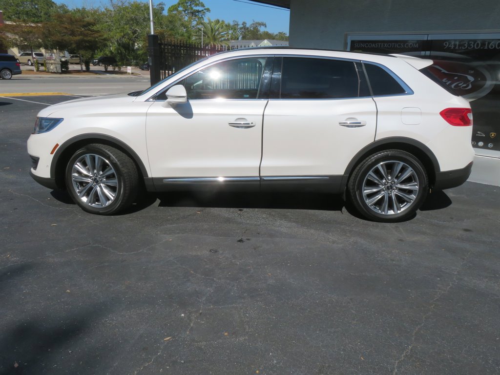 Used 2017 Lincoln MKX Reserve w/ Driver Assistance Package image 3