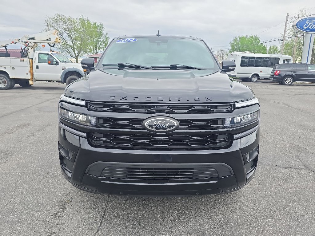 Used 2024 Ford Expedition Max Limited AWD/4WD image 3