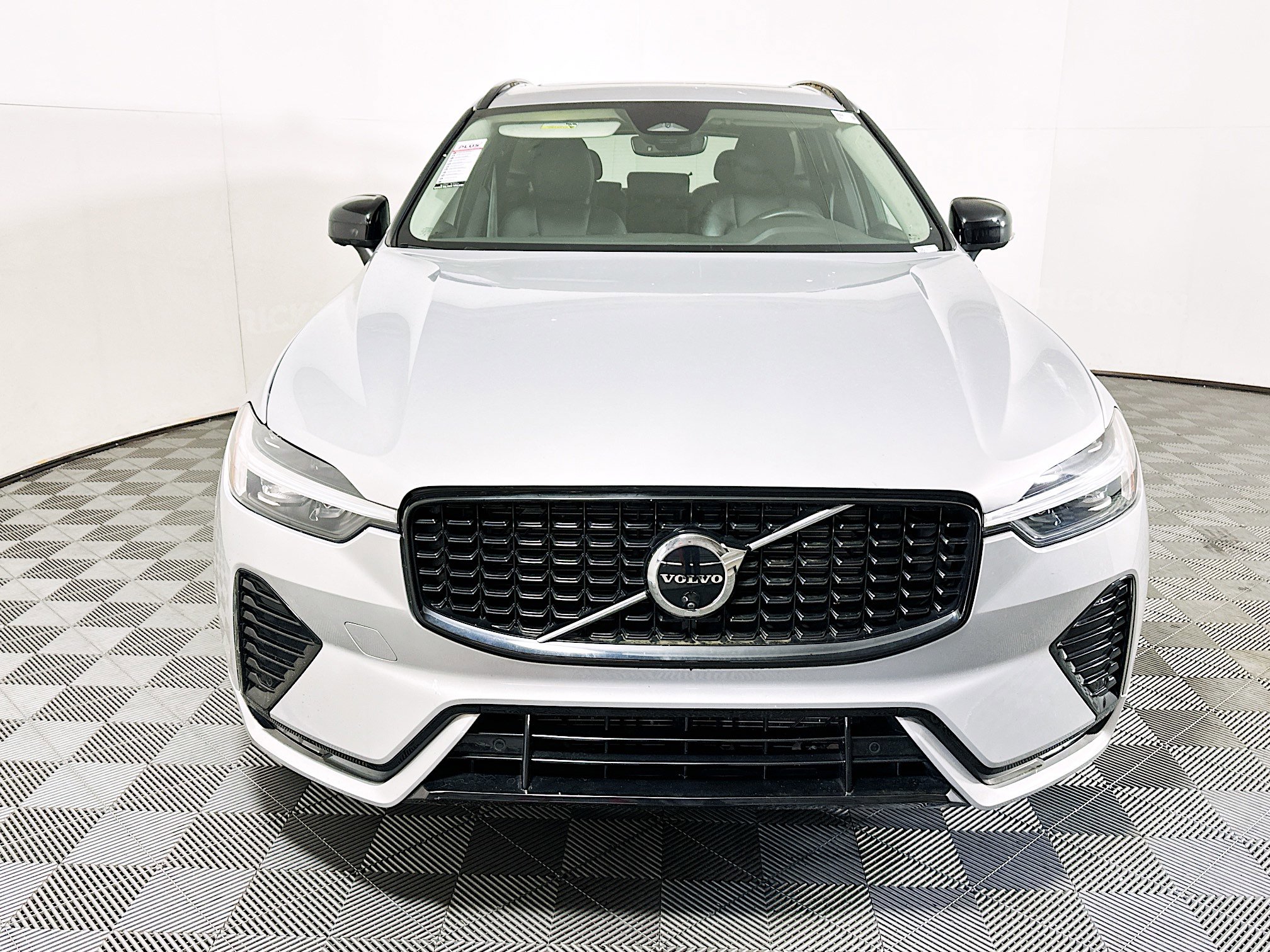 Used 2024 Volvo XC60 B5 Plus image 8