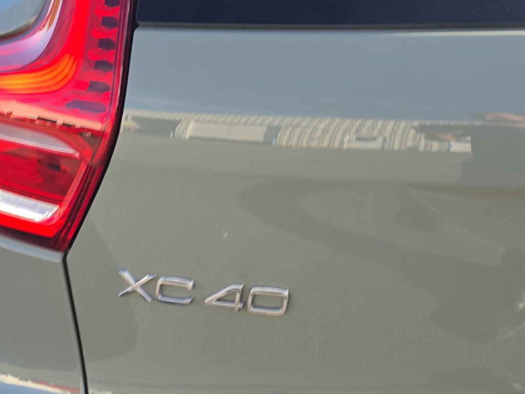 Used 2023 Volvo XC40 B5 Ultimate w/ Protection Package Premier AWD/4WD image 7