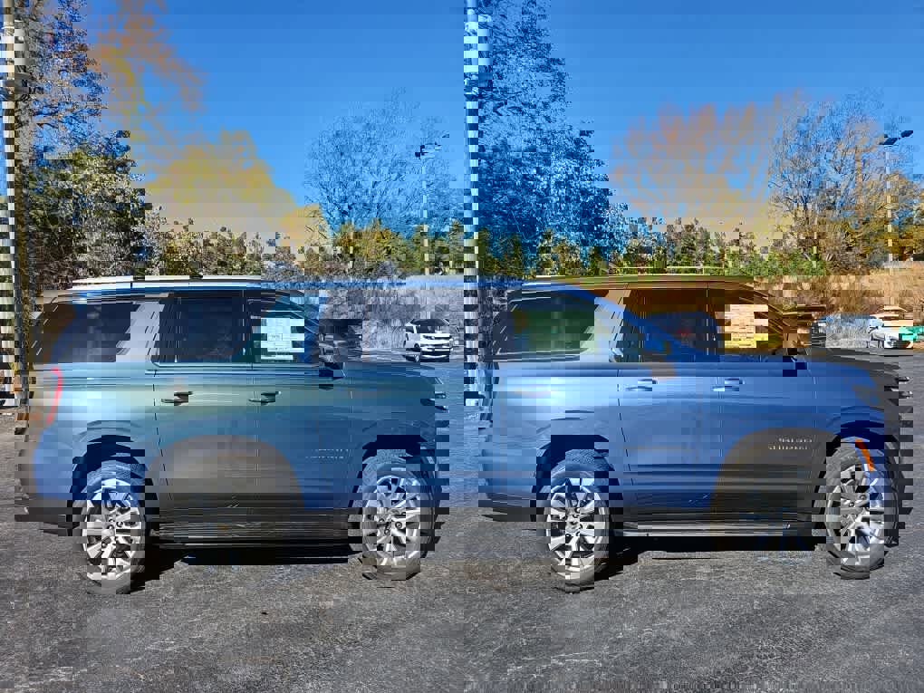 New 2026 Chevrolet Suburban Premier image 2