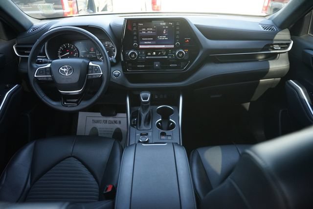 Used 2022 Toyota Highlander XSE AWD/4WD image 23