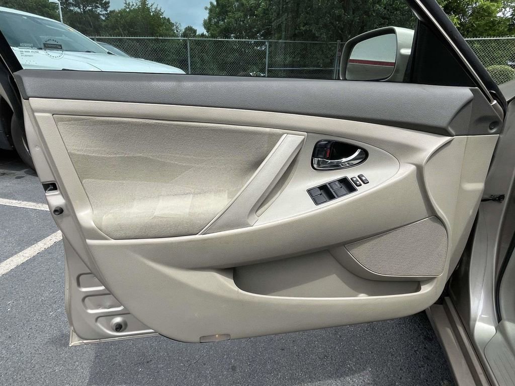 Used 2009 Toyota Camry LE FWD image 21