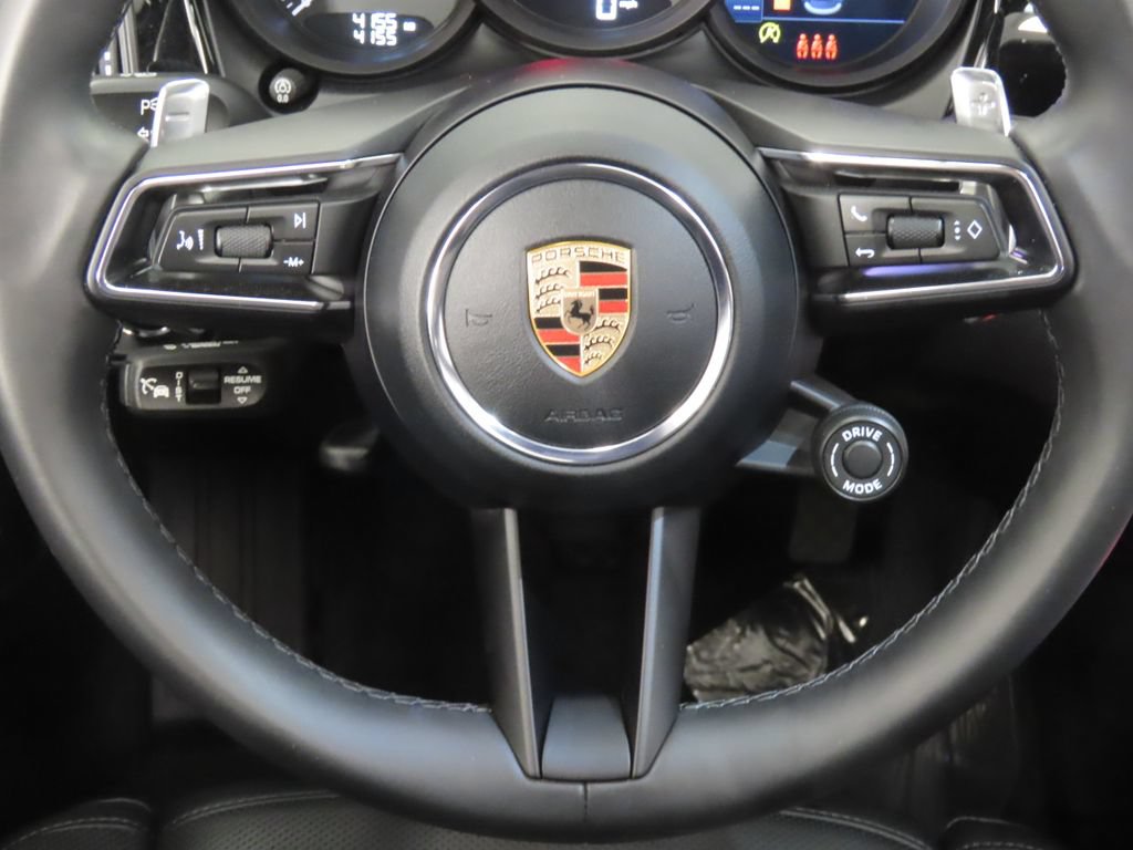 Certified 2026 Porsche Macan AWD/4WD image 18