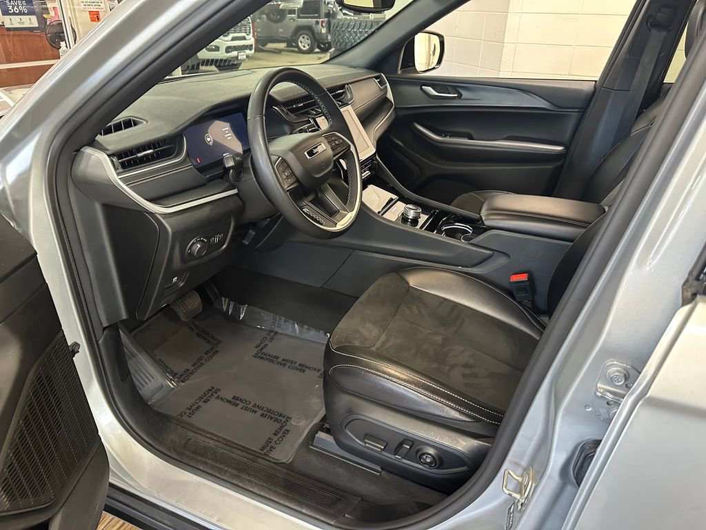 Certified 2023 Jeep Grand Cherokee L Laredo AWD/4WD image 9