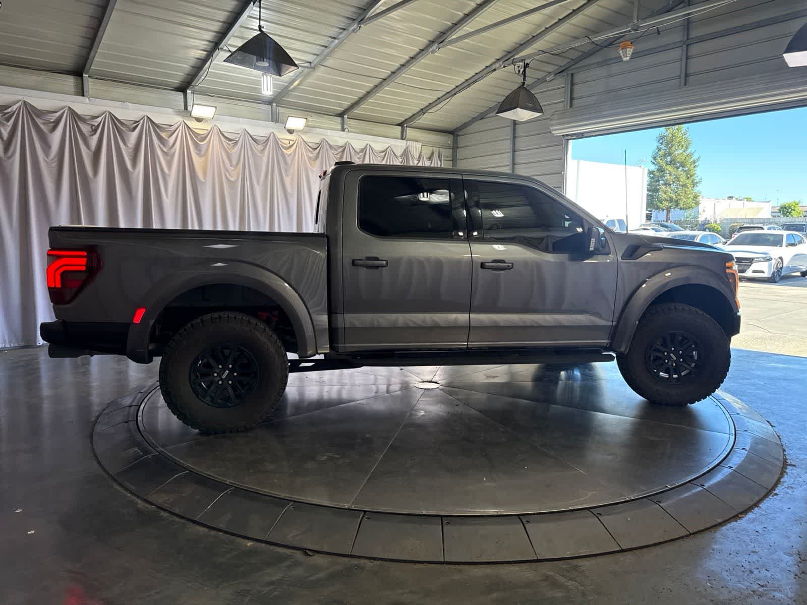 Used 2025 Ford F150 Raptor AWD/4WD image 4