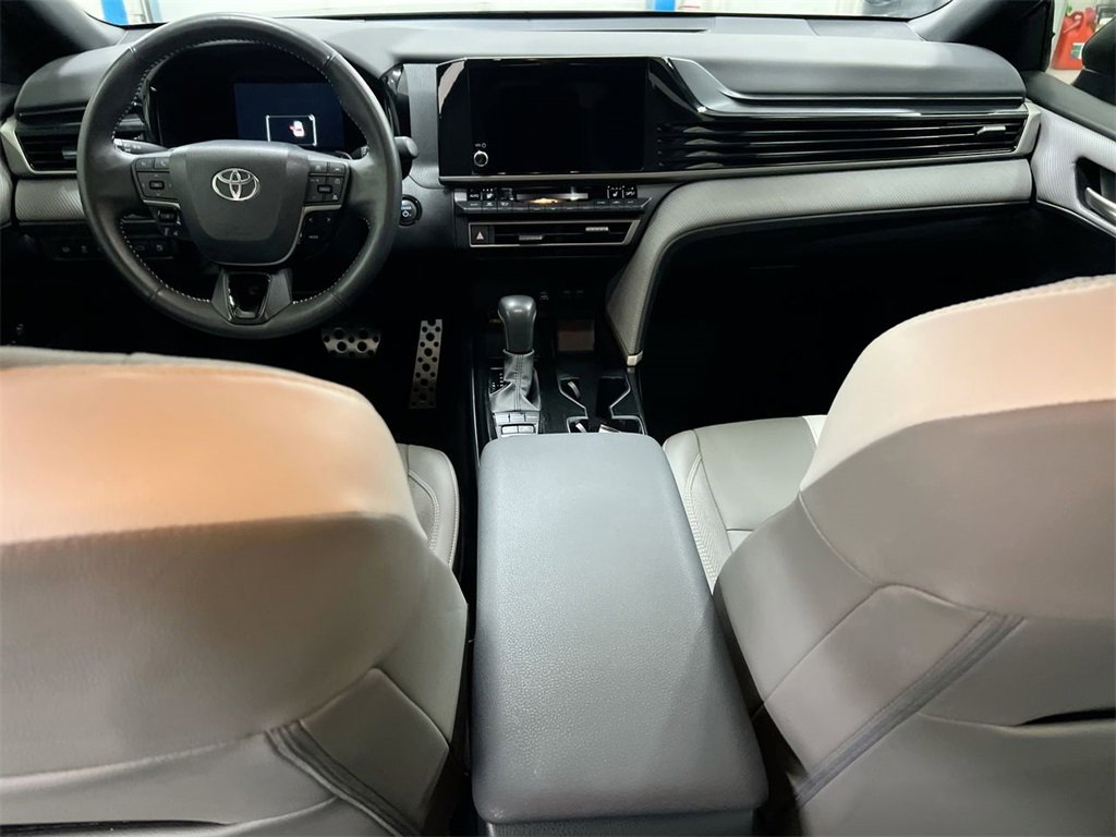 Used 2025 Toyota Camry SE image 10