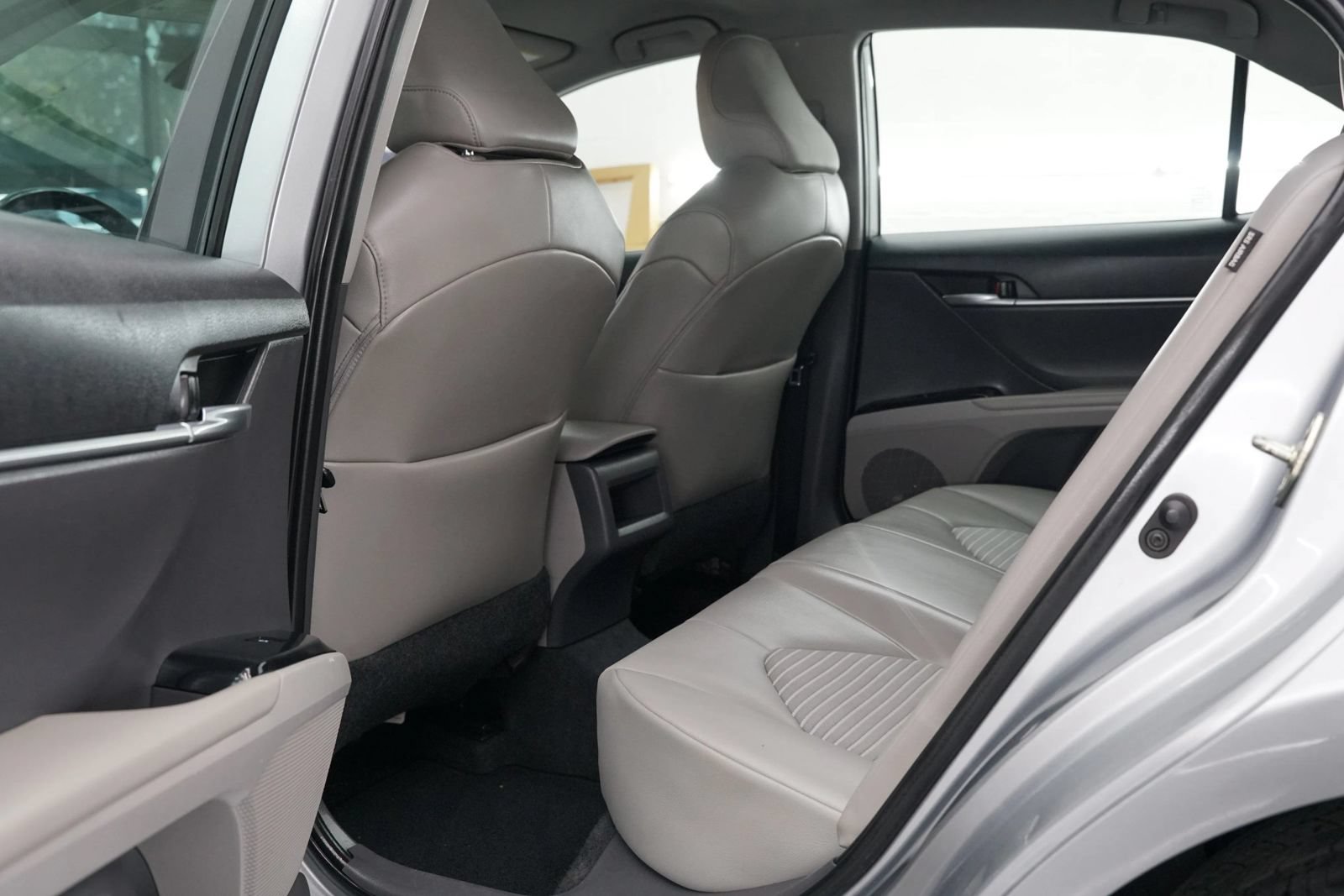 Used 2020 Toyota Camry SE FWD image 26