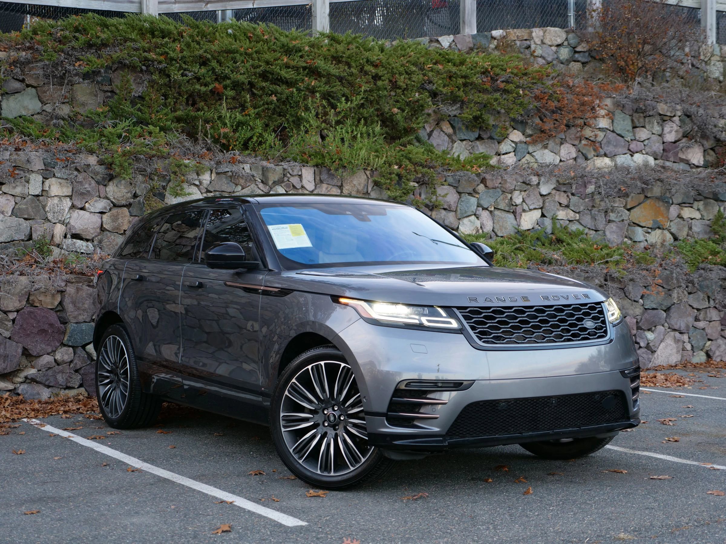 Used 2018 Land Rover Range Rover Velar R-Dynamic HSE image 4