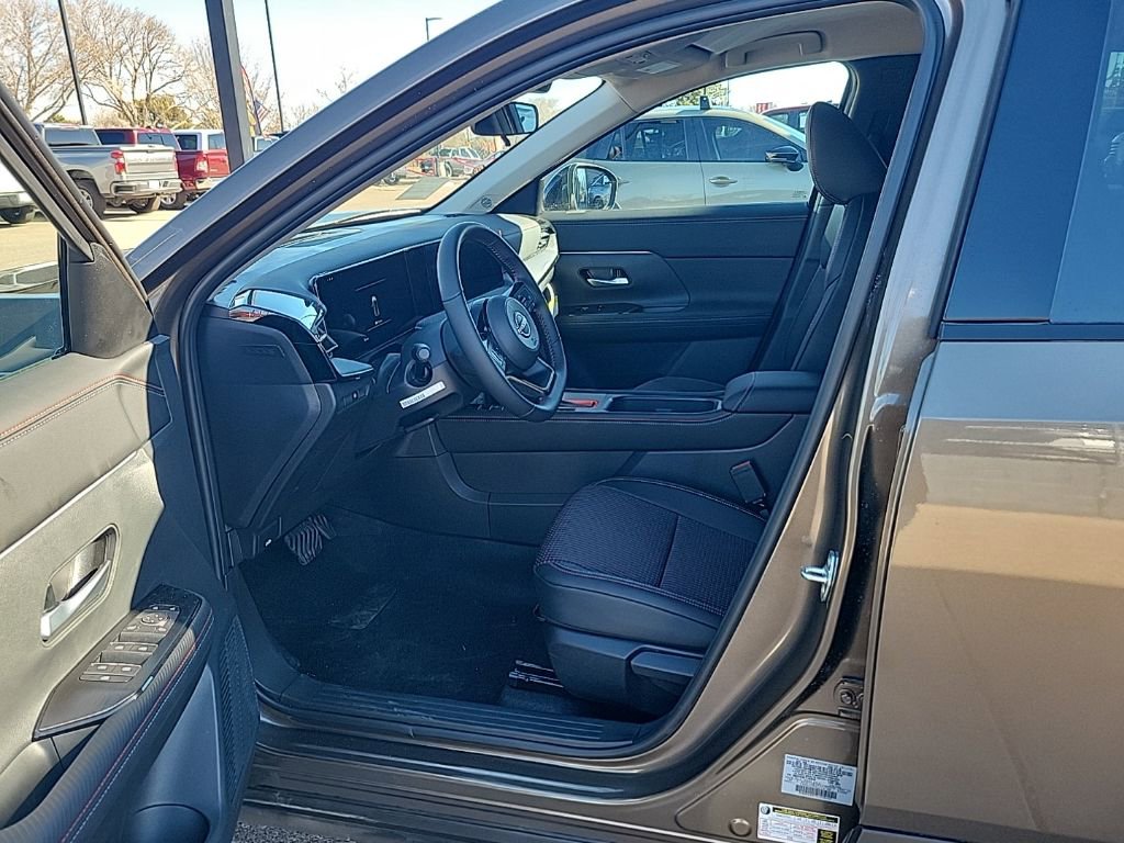 New 2026 Nissan Kicks SR w/ Cold Weather Package image 10