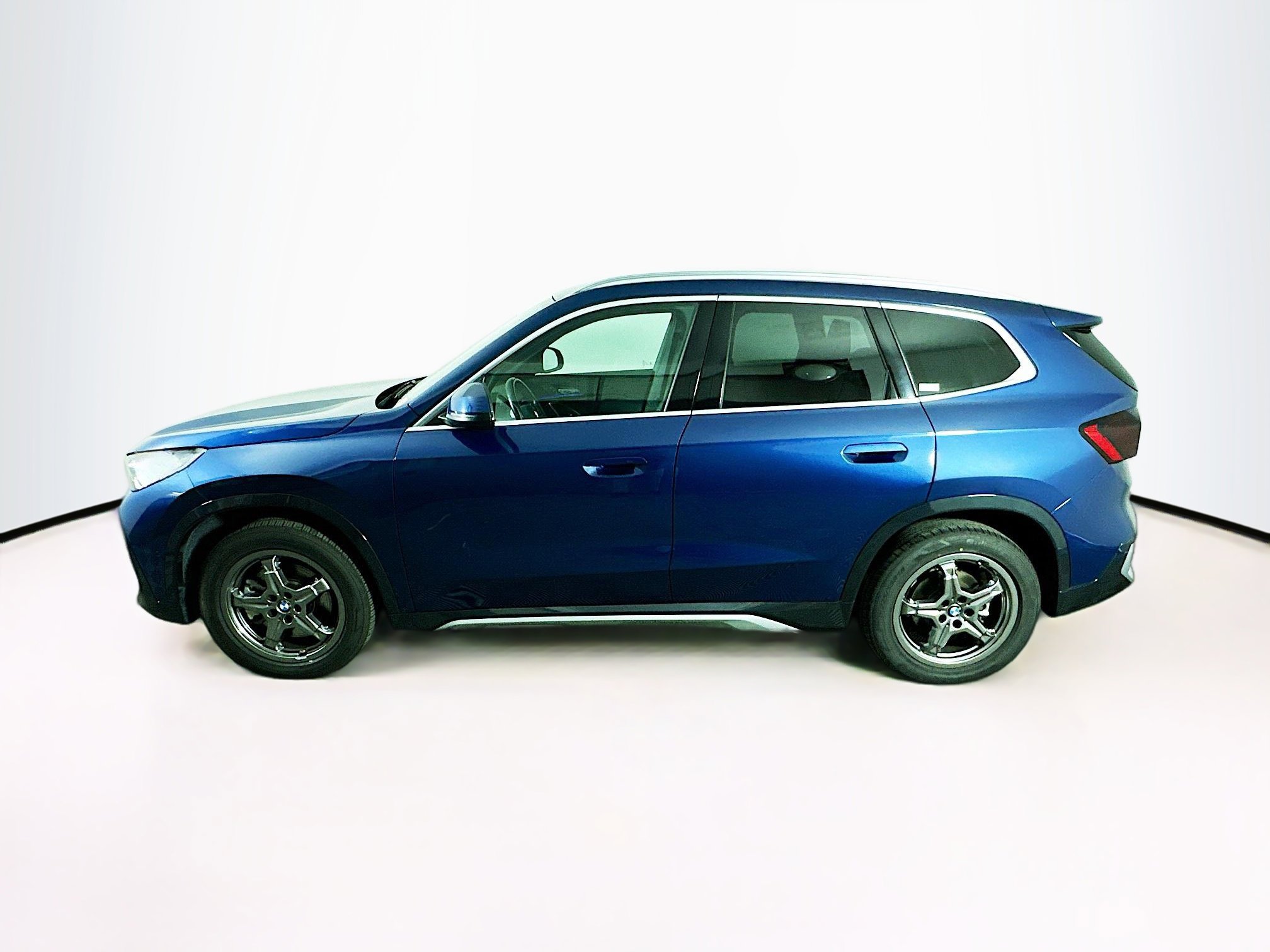 Used 2025 BMW X1 xDrive28i AWD/4WD image 4