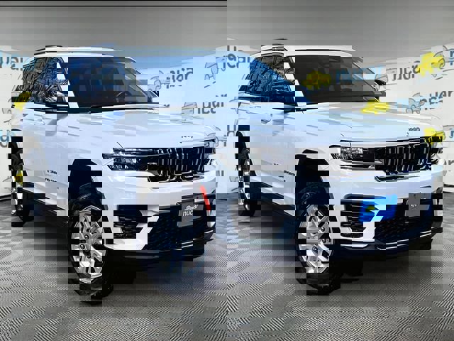 Used 2022 Jeep Grand Cherokee Laredo w/ Luxury Tech Group I