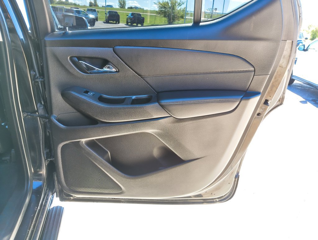 Used 2021 Chevrolet Traverse Premier w/ Redline Edition AWD/4WD image 17