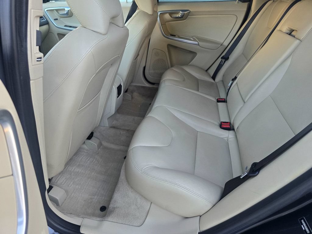 Used 2016 Volvo XC60 T5 Premier w/ Technology Package AWD/4WD image 11
