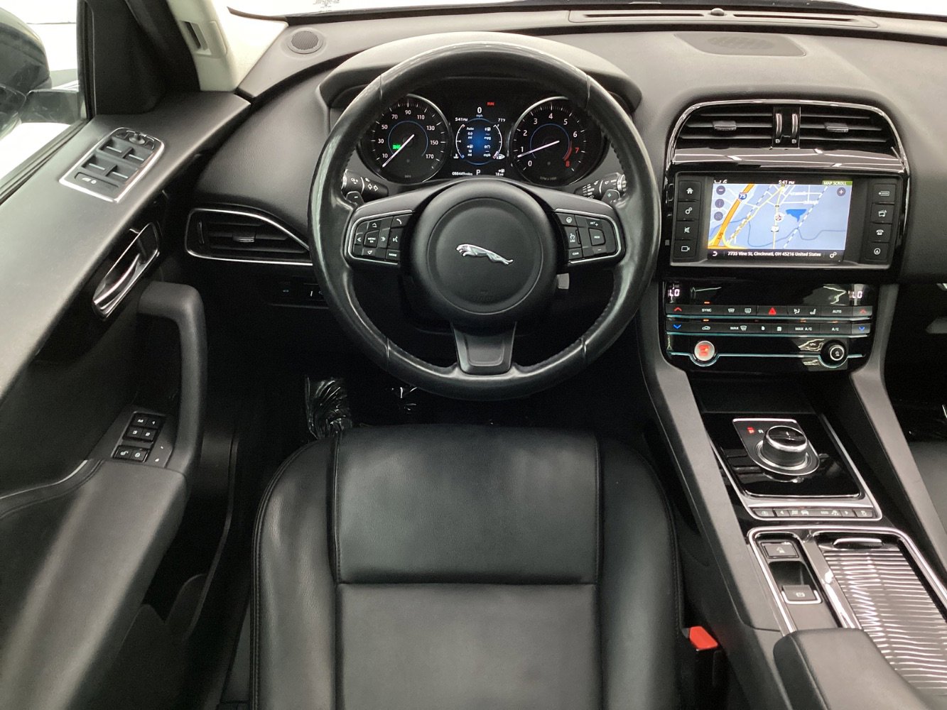 Used 2018 Jaguar F-PACE Premium image 31