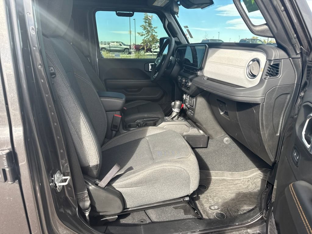 Used 2024 Jeep Wrangler Sahara image 30