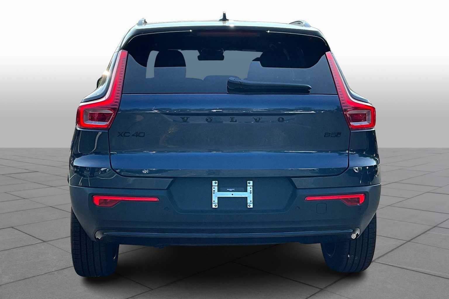 New 2026 Volvo XC40 B5 Ultra w/ Protection Package Premier AWD/4WD image 4