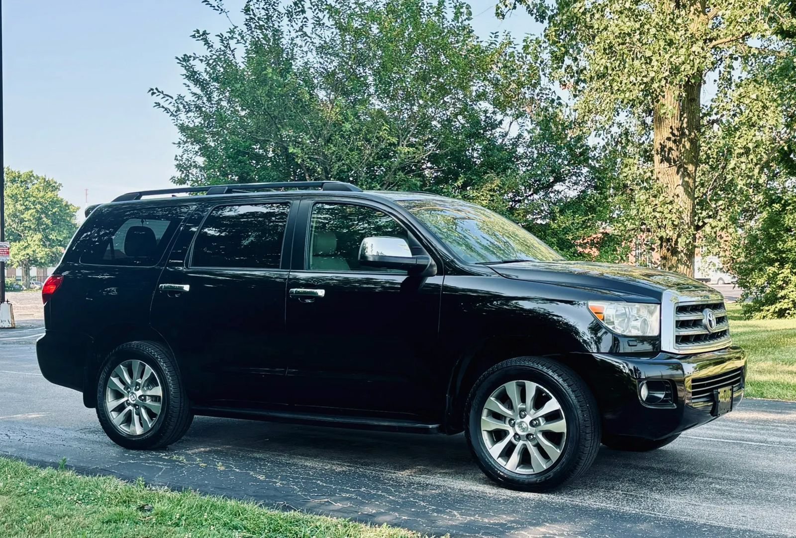 Used 2017 Toyota Sequoia Limited w/ Safety & Convenience Package AWD/4WD image 6
