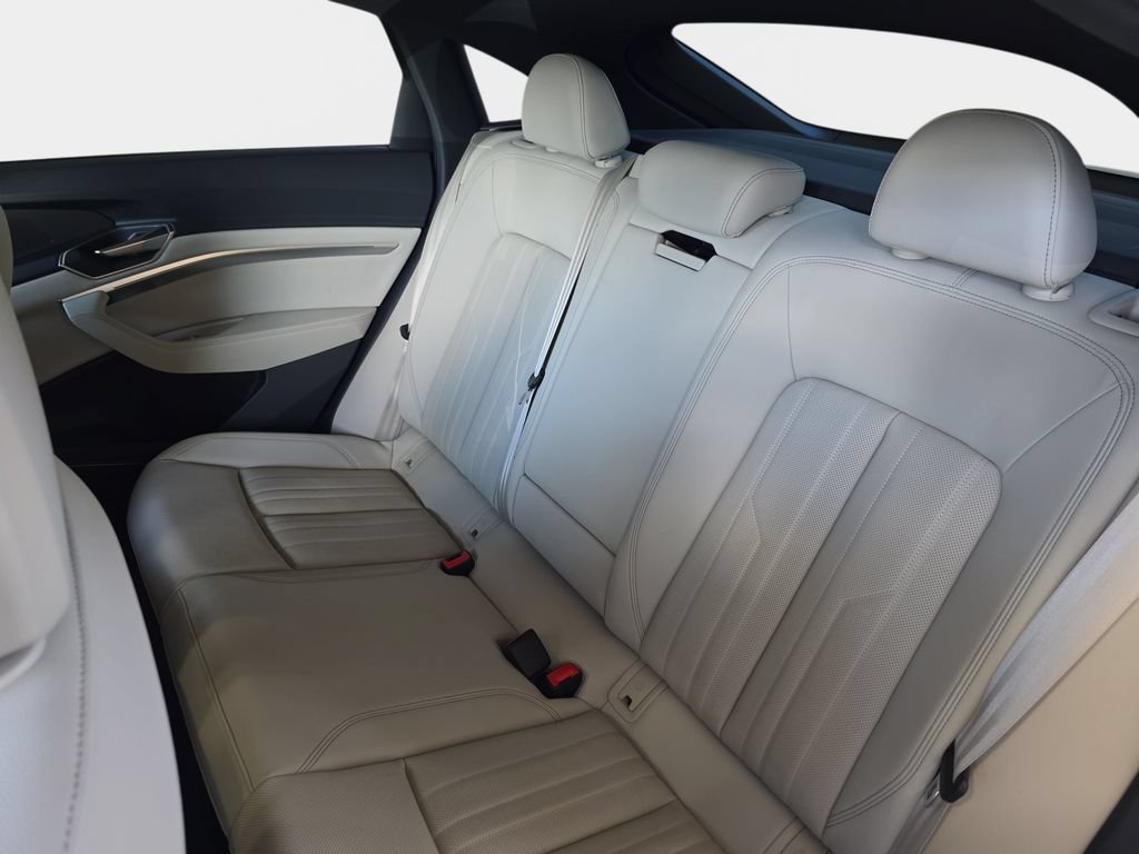 Certified 2024 Audi Q8 e-tron Premium Plus w/ Premium Plus Package AWD/4WD image 17