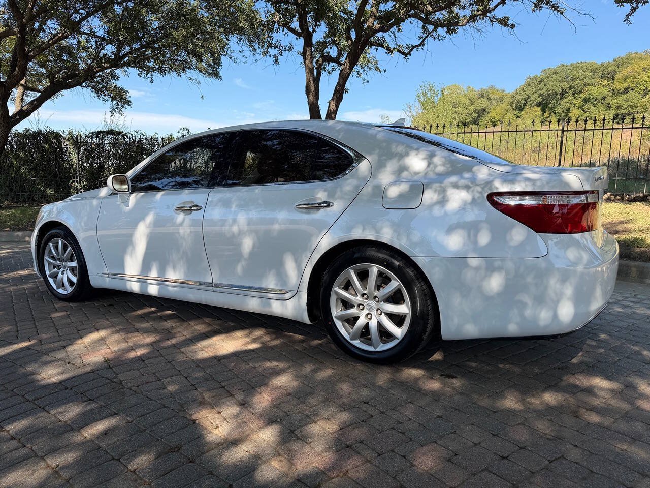 Used 2009 Lexus LS 460 w/ Comfort Pkg RWD image 7