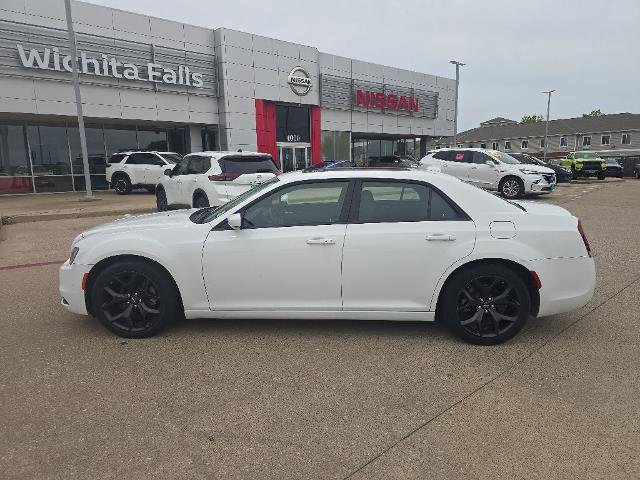 Used 2022 Chrysler 300 S w/ Comfort Group RWD image 2