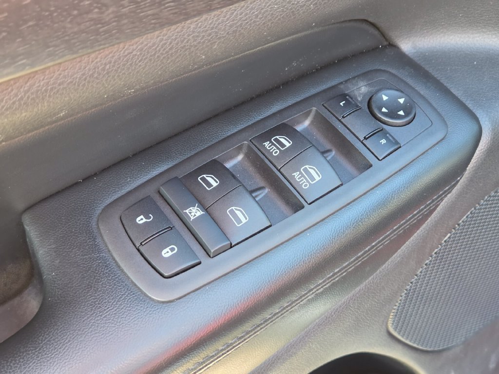 Used 2015 Jeep Grand Cherokee Laredo AWD/4WD image 23