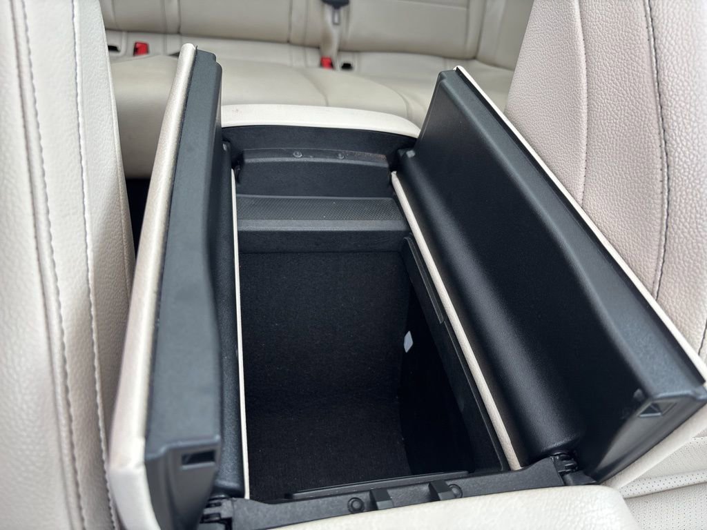 Used 2022 Mercedes-Benz GLE 350 4MATIC w/ Premium Package image 32