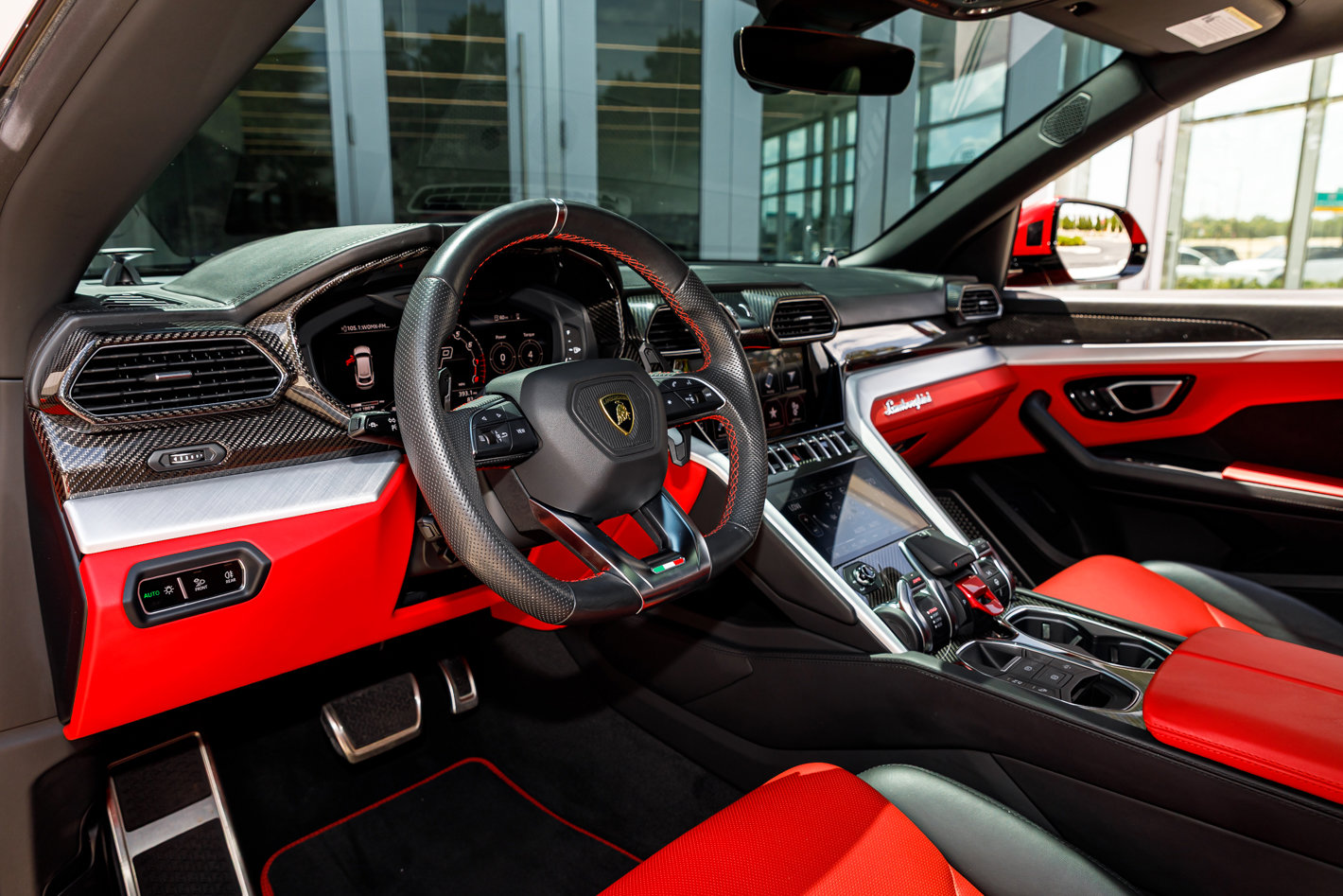 Used 2022 Lamborghini Urus AWD/4WD image 13