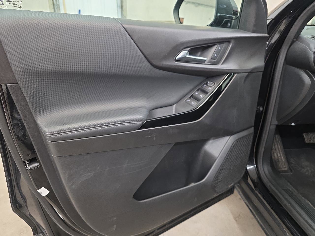 Used 2025 Chevrolet Equinox LT image 29