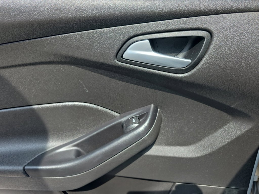 Used 2016 Ford Focus SE FWD image 20