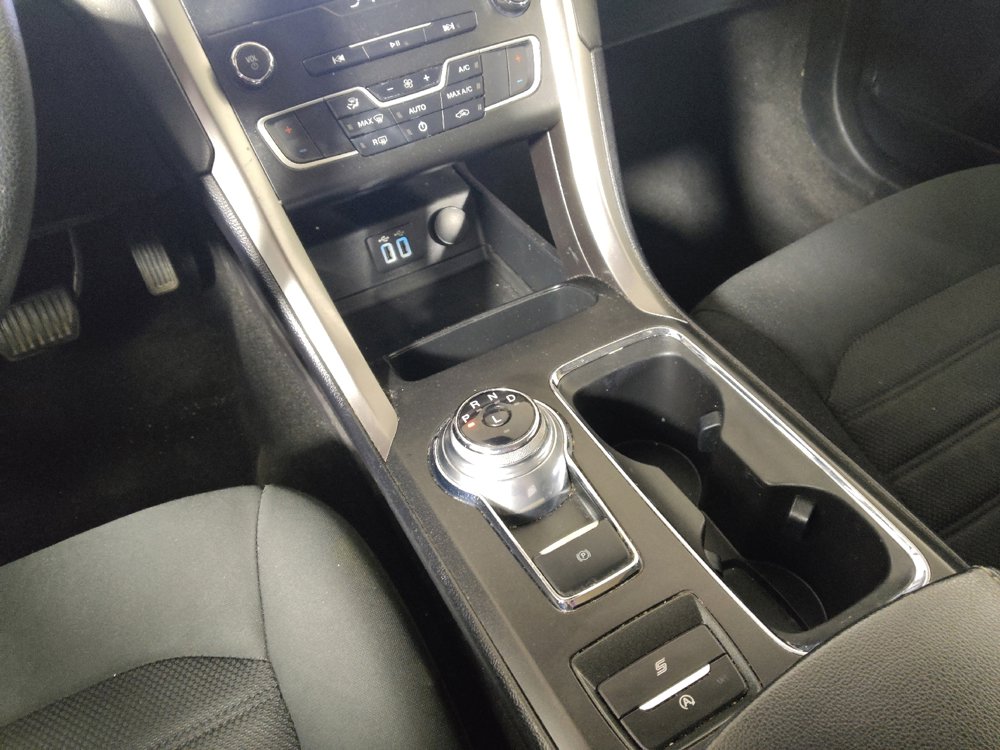 Used 2020 Ford Fusion SE FWD image 26