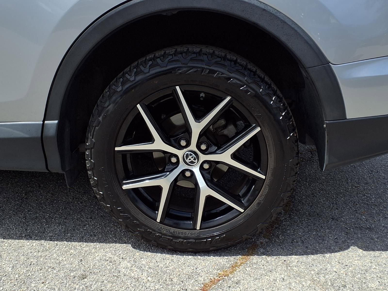 Used 2016 Toyota RAV4 SE image 4