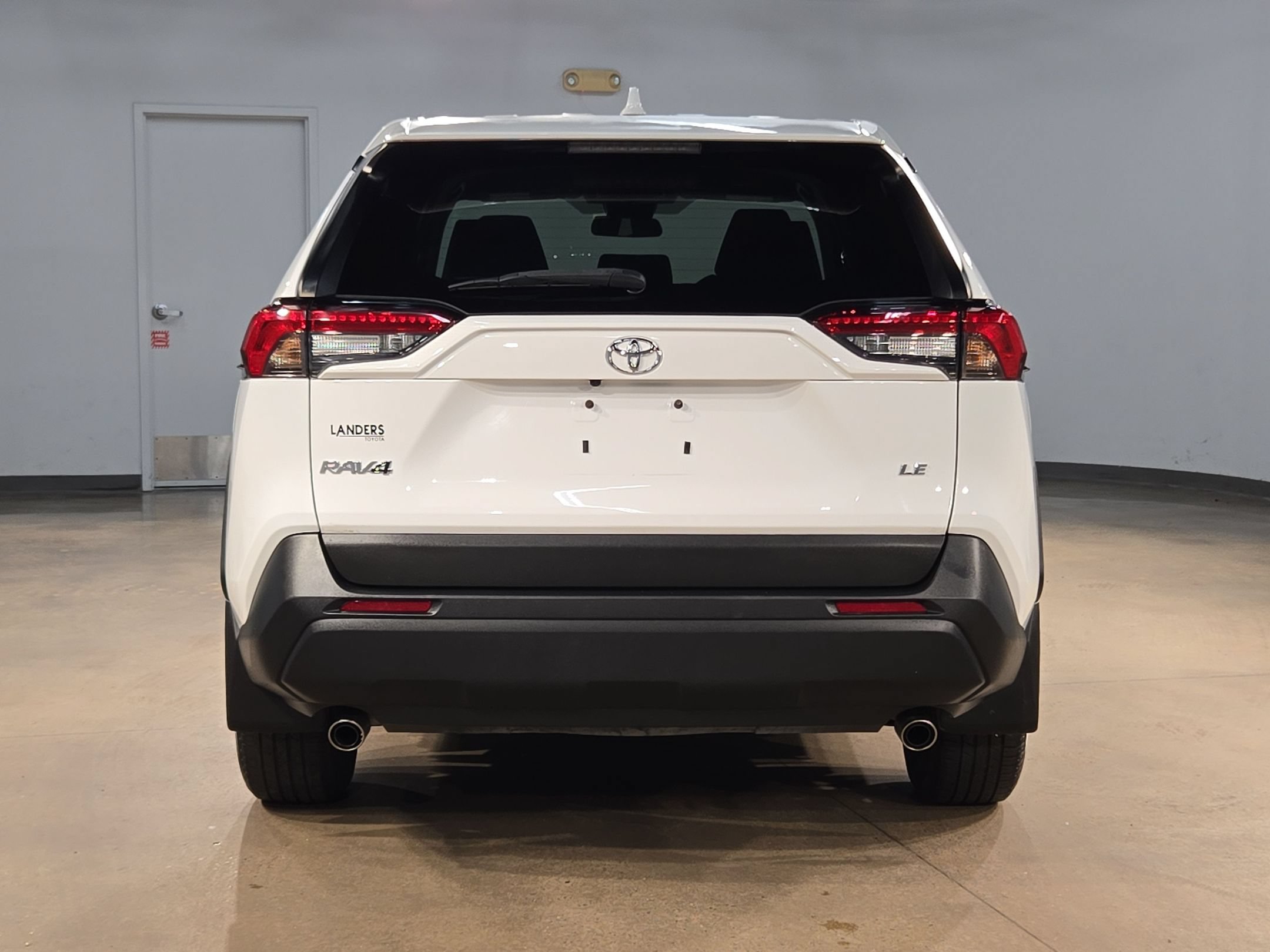 Used 2022 Toyota RAV4 LE FWD image 6