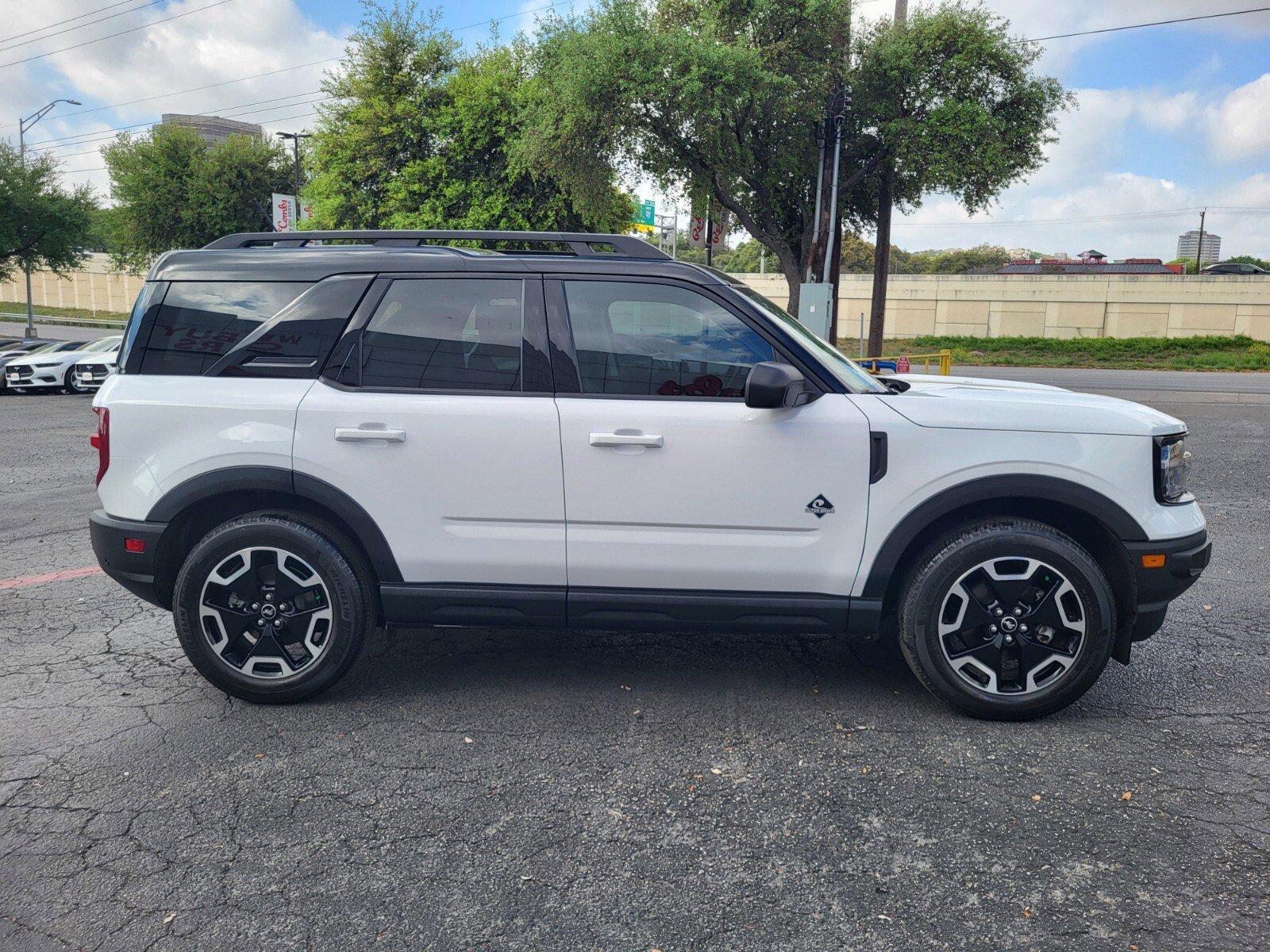 Certified 2023 Ford Bronco Sport Outer Banks w/ Tech Package image 2
