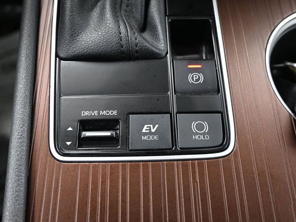 Used 2024 Toyota Sienna XLE image 24