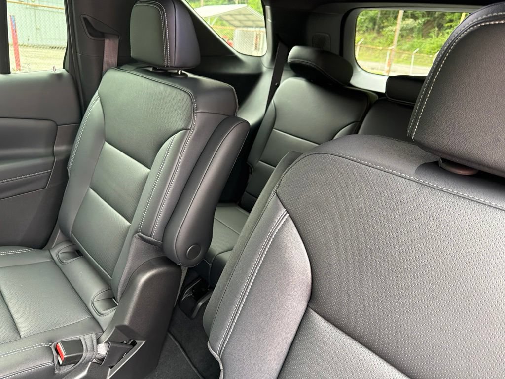 New 2027 Chevrolet Traverse LT w/ Midnight/Sport Edition AWD/4WD image 13