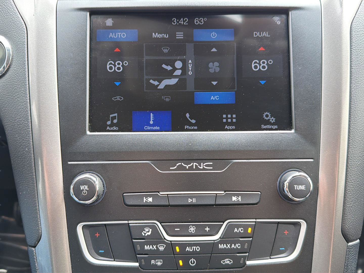 Used 2019 Ford Fusion SE FWD image 29
