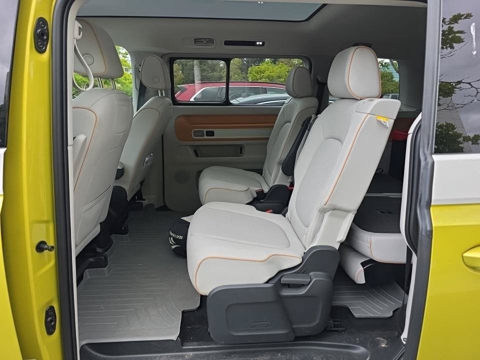 Certified 2025 Volkswagen ID. Buzz Pro S Plus AWD/4WD image 3