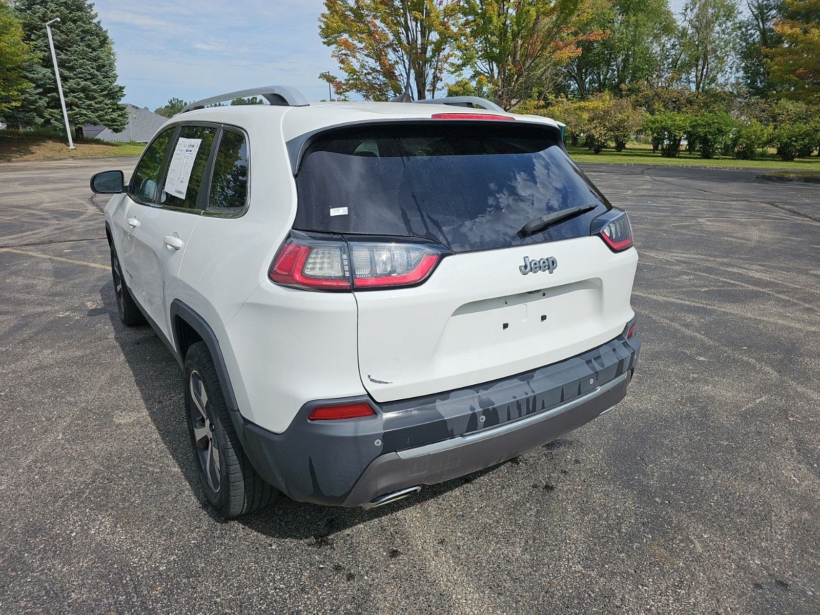 Used 2019 Jeep Cherokee Limited AWD/4WD image 3