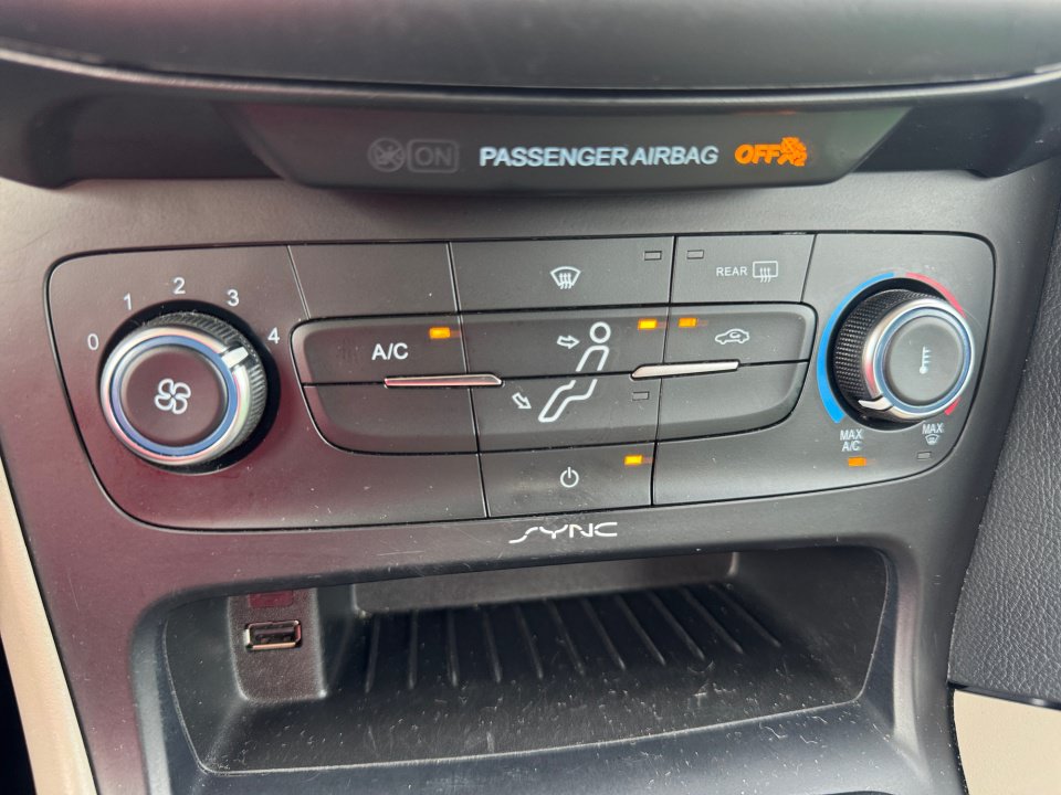 Used 2018 Ford Focus SE FWD image 22
