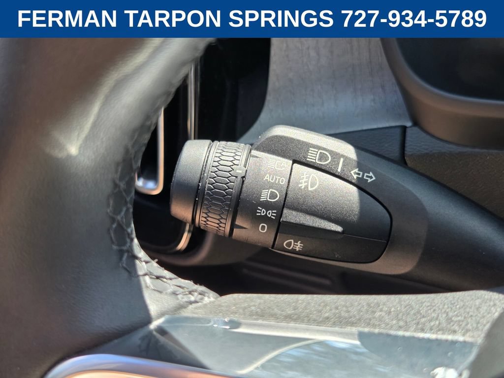 Certified 2024 Volvo XC40 B5 Plus AWD/4WD image 33