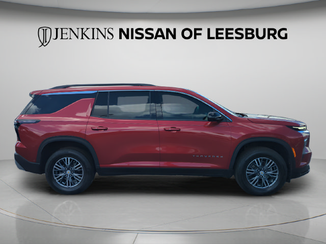 Used 2024 Chevrolet Traverse LT w/ Enhanced Driving Package FWD image 3
